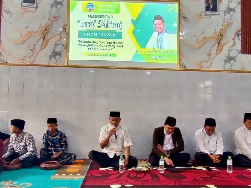 Refleksi Isra Mikraj 1447 H, SMPN 2 Situbondo Tekankan Pembentukan Karakter Siswa yang Taat dan Berprestasi